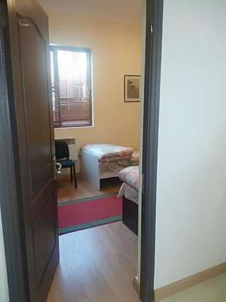 Отель Armenia Guest House in Komitas Ереван Улучшенный двухместный номер с 2 отдельными кроватями-4