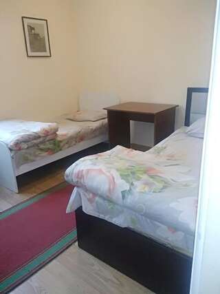 Отель Armenia Guest House in Komitas Ереван Улучшенный двухместный номер с 2 отдельными кроватями-8