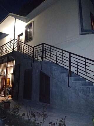 Отель Armenia Guest House in Komitas Ереван Улучшенный двухместный номер с 2 отдельными кроватями-21