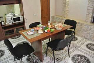 Отель Armenia Guest House in Komitas Ереван Улучшенный двухместный номер с 2 отдельными кроватями-50